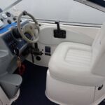 Bayliner 245 - Helm seat and controls