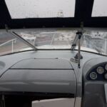 Bayliner 245 - Walk through front windscreen